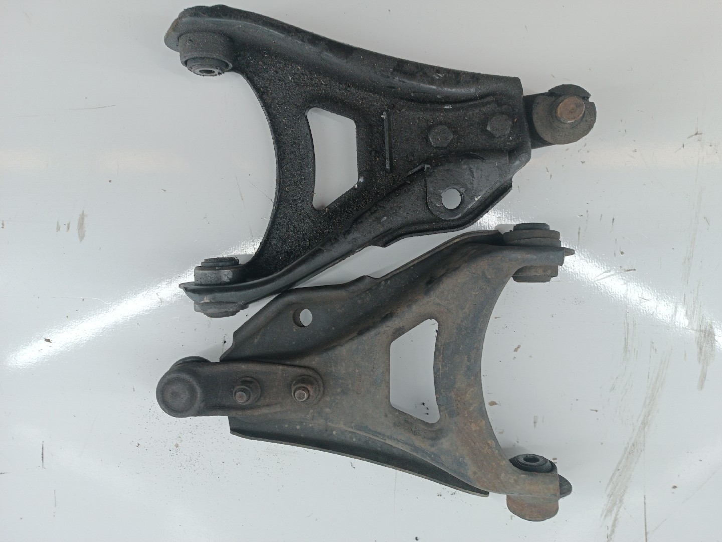 braço de suspensão inferior RENAULT CLIO I (B/C57_, 5/357_) | 90 - 98 Imagem-1