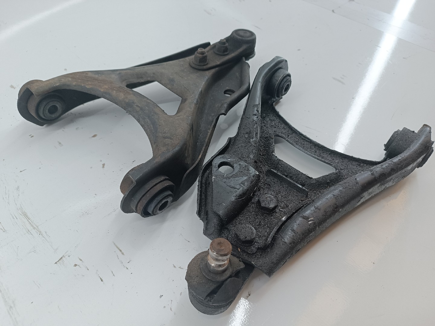 braço de suspensão inferior RENAULT CLIO I (B/C57_, 5/357_) | 90 - 98 Imagem-2