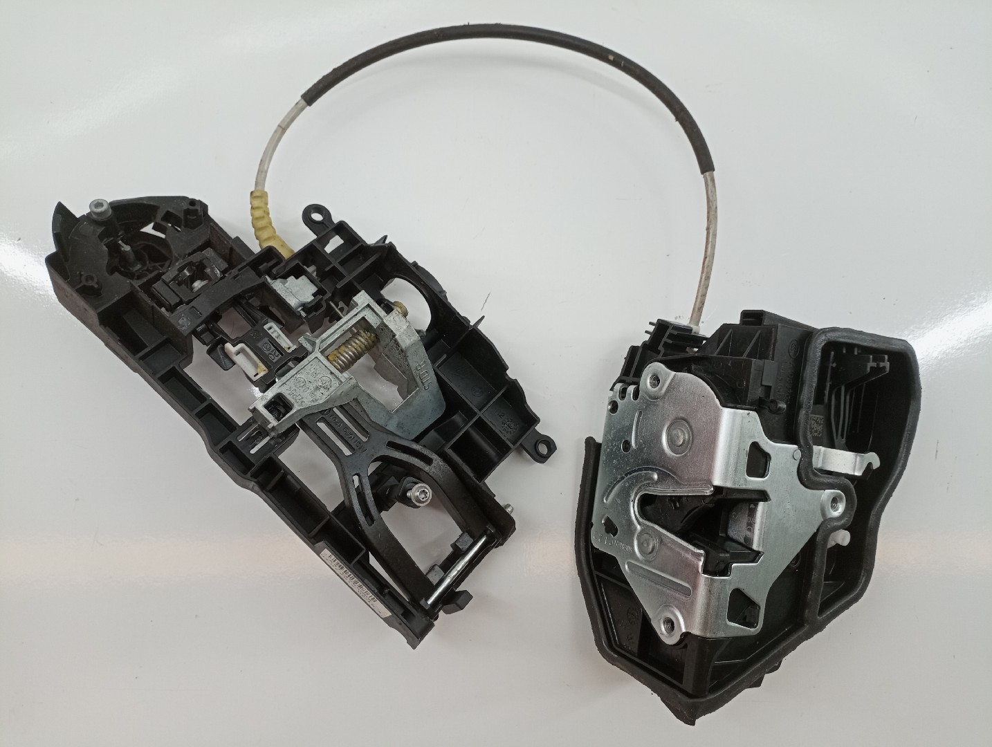 Mecanismo completo do fecho da porta trás BMW 5 (F10) | 09 - 16