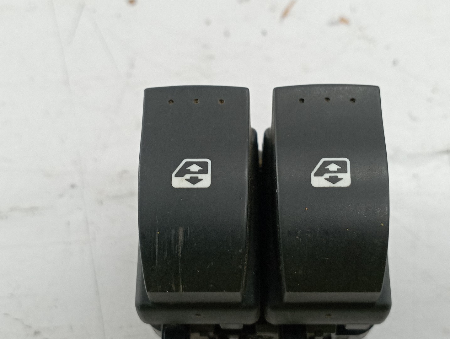 Comutador de vidro frente esquerdo RENAULT MEGANE II três volumes (LM0/1_) | 03 -  Imagem-3