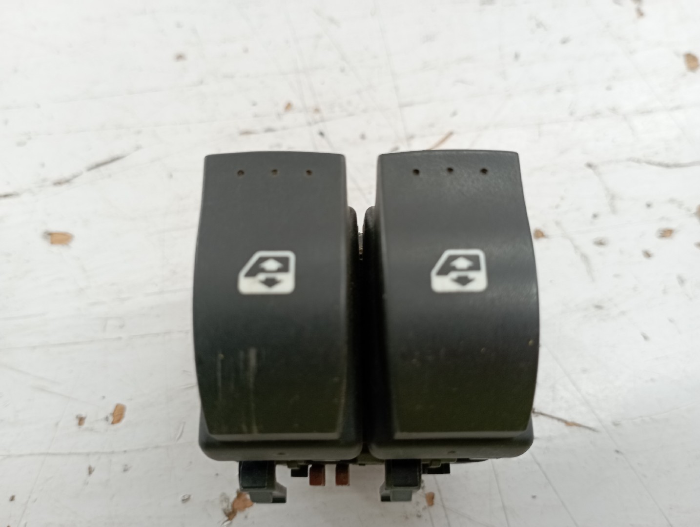 Comutador de vidro frente esquerdo RENAULT MEGANE II três volumes (LM0/1_) | 03 - 