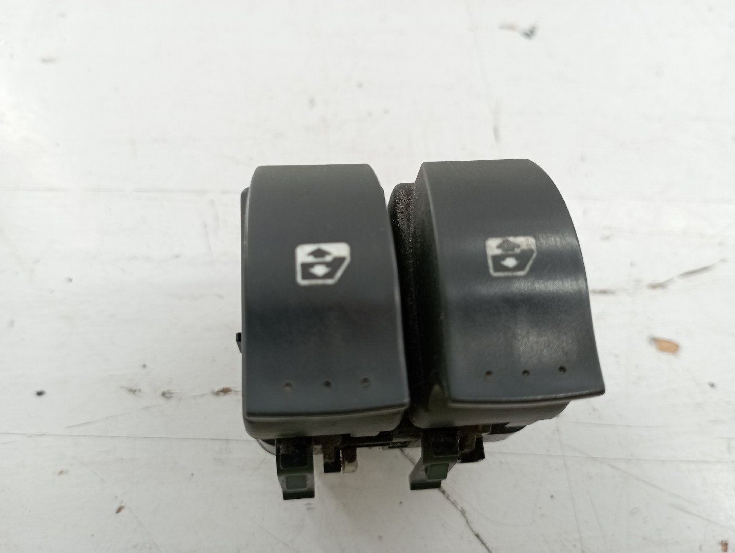 Comutador de vidro frente esquerdo RENAULT SCÉNIC II (JM0/1_) | 03 - 10