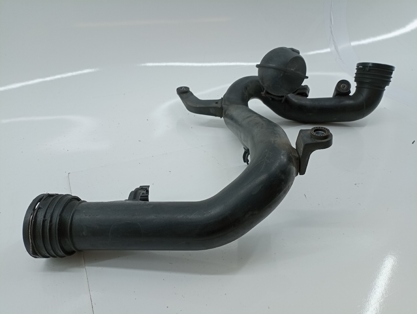 Tubagem do Intercooler VOLKSWAGEN PASSAT Variant (3A5, 35I) | 88 - 97 Imagem-1