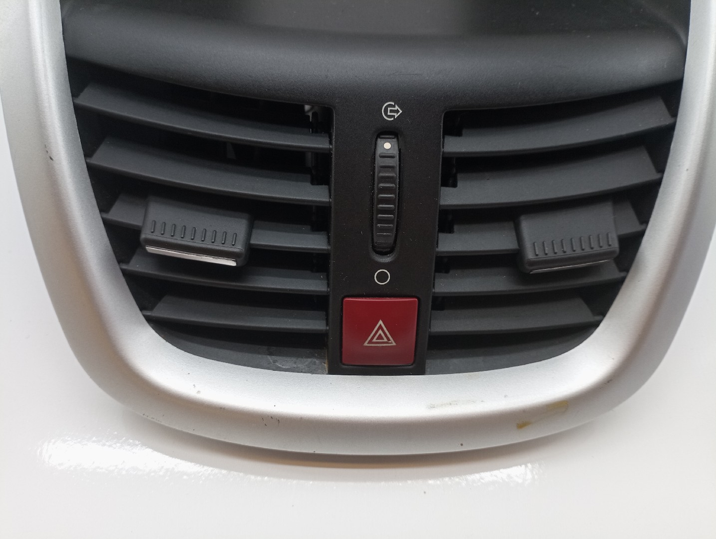 Difusor de ar central PEUGEOT 207 (WA_, WC_) | 06 - 15 Imagem-1