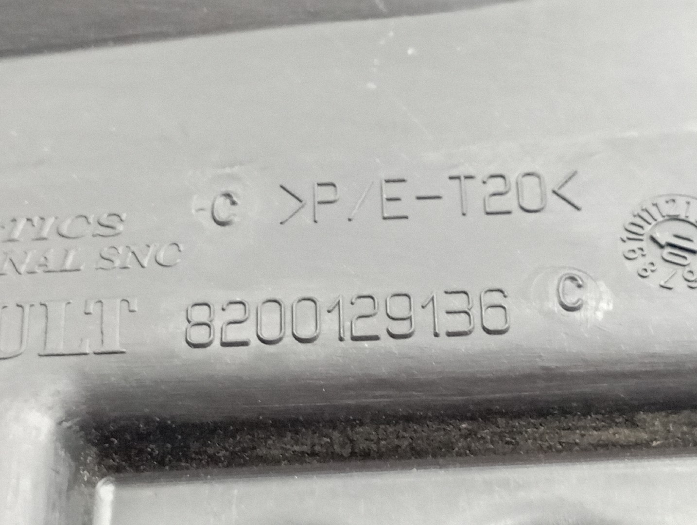 Tampa de caixa de fusiveis RENAULT CLIO II Caixa (SB0/1/2_) | 98 -  Imagem-1
