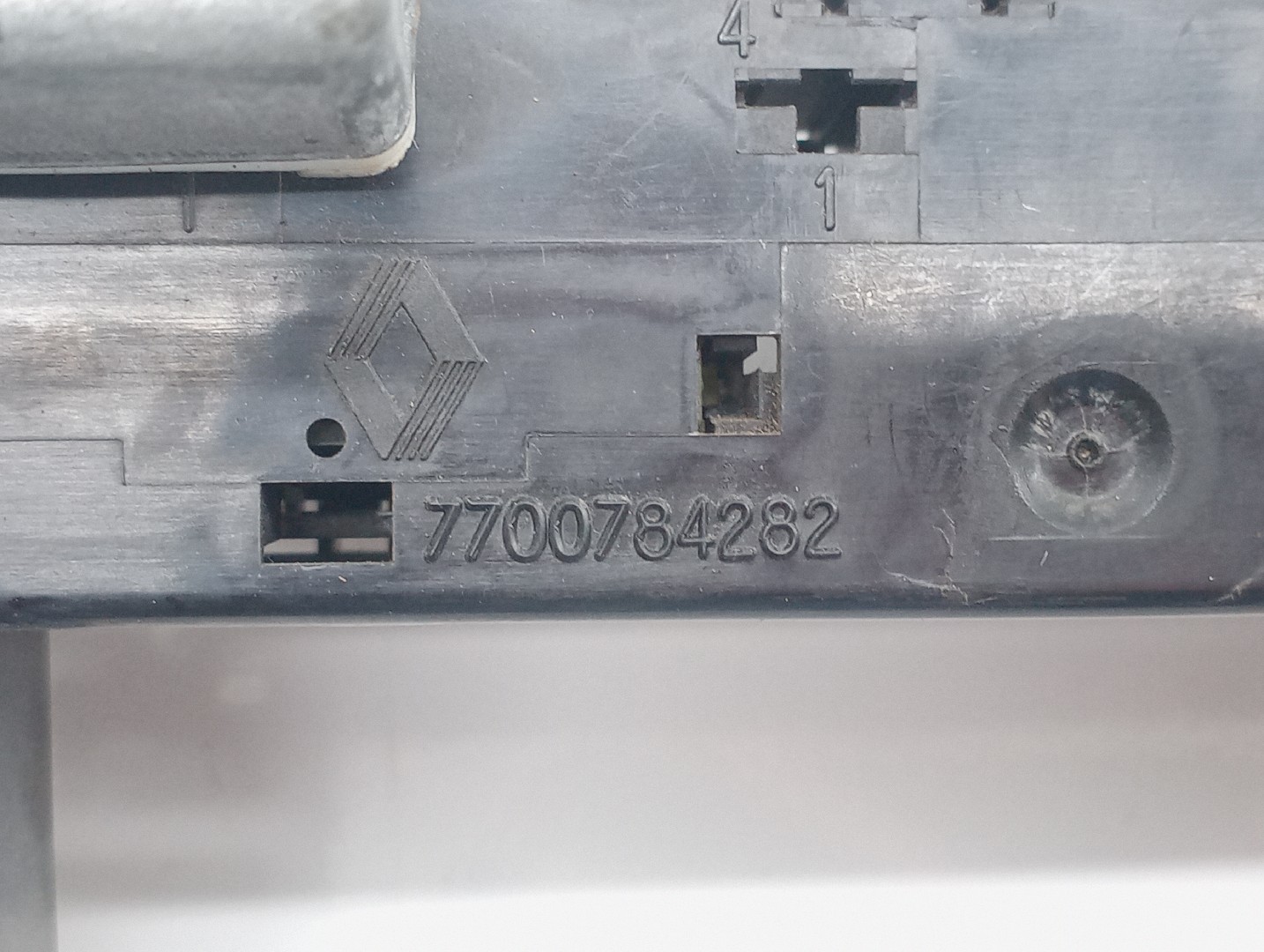 Caixa de fusíveis e relés RENAULT 19 I (B/C53_) | 88 - 94 Imagem-1