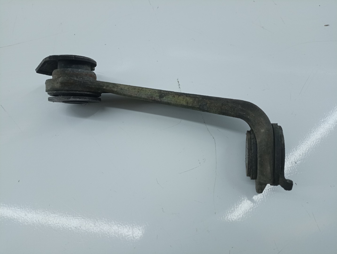 Braço de suspensão frente direito RENAULT LAGUNA II Grandtour (KG0/1_) | 01 - 07