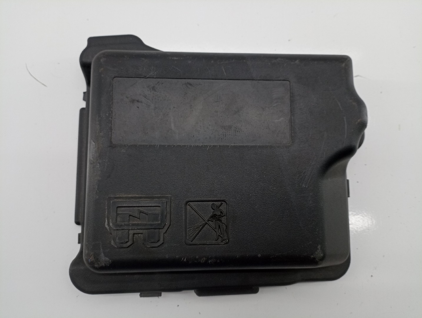 Tampa de caixa de fusiveis PEUGEOT 208 I (CA_, CC_) | 12 - 