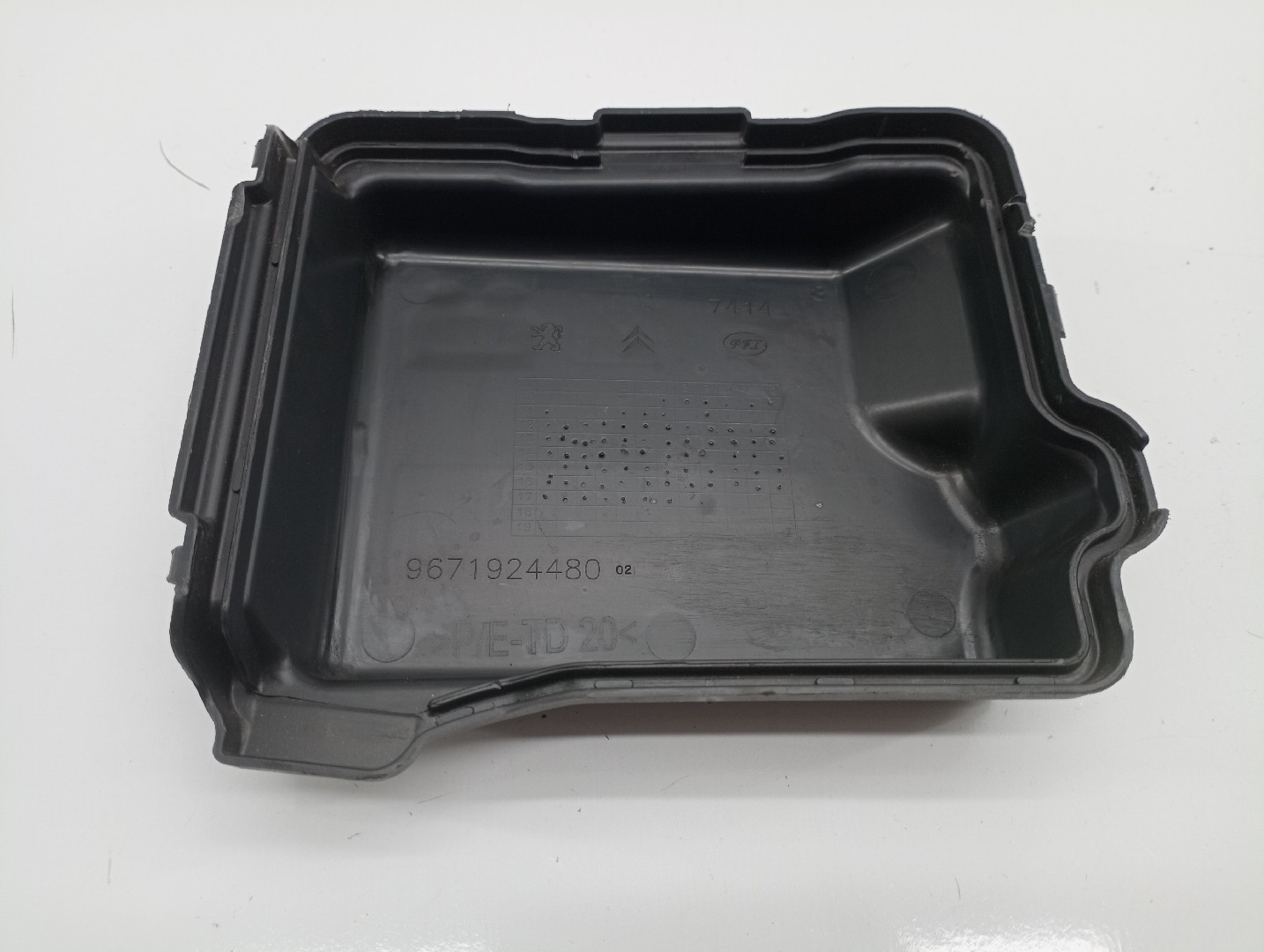 Tampa de caixa de fusiveis PEUGEOT 208 I (CA_, CC_) | 12 -  Imagem-5