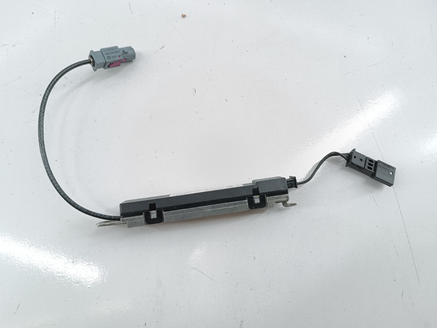 Amplificador de antena AUDI R8 (422, 423) | 07 - 15