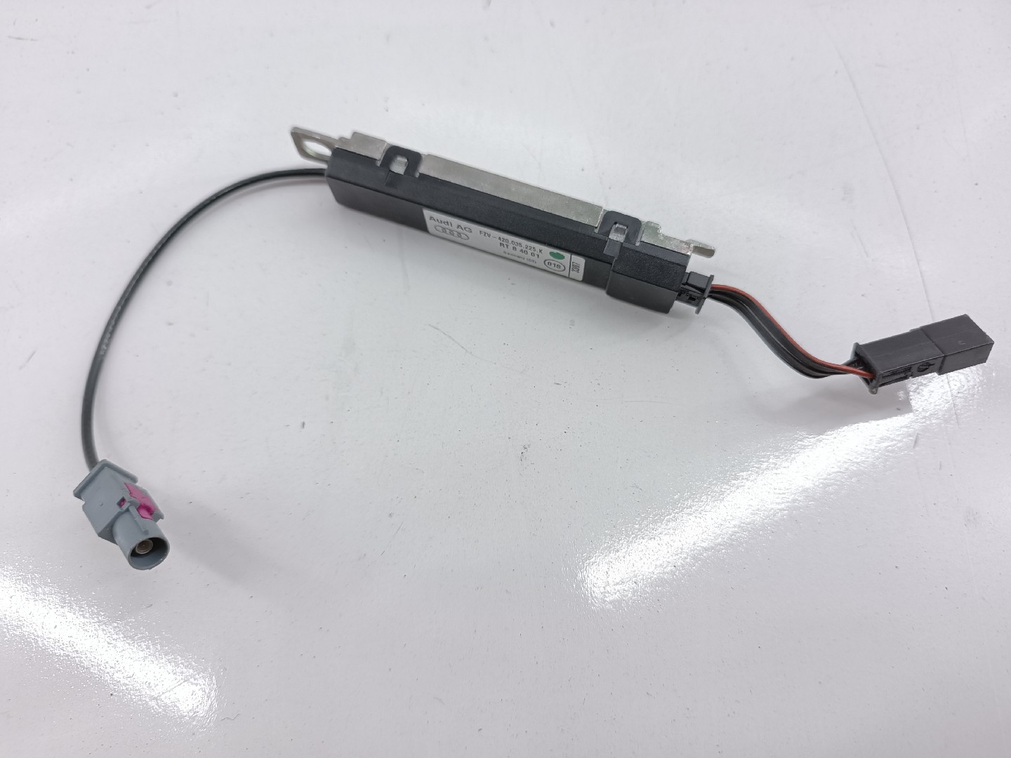 Amplificador de antena AUDI R8 (422, 423) | 07 - 15 Imagem-2