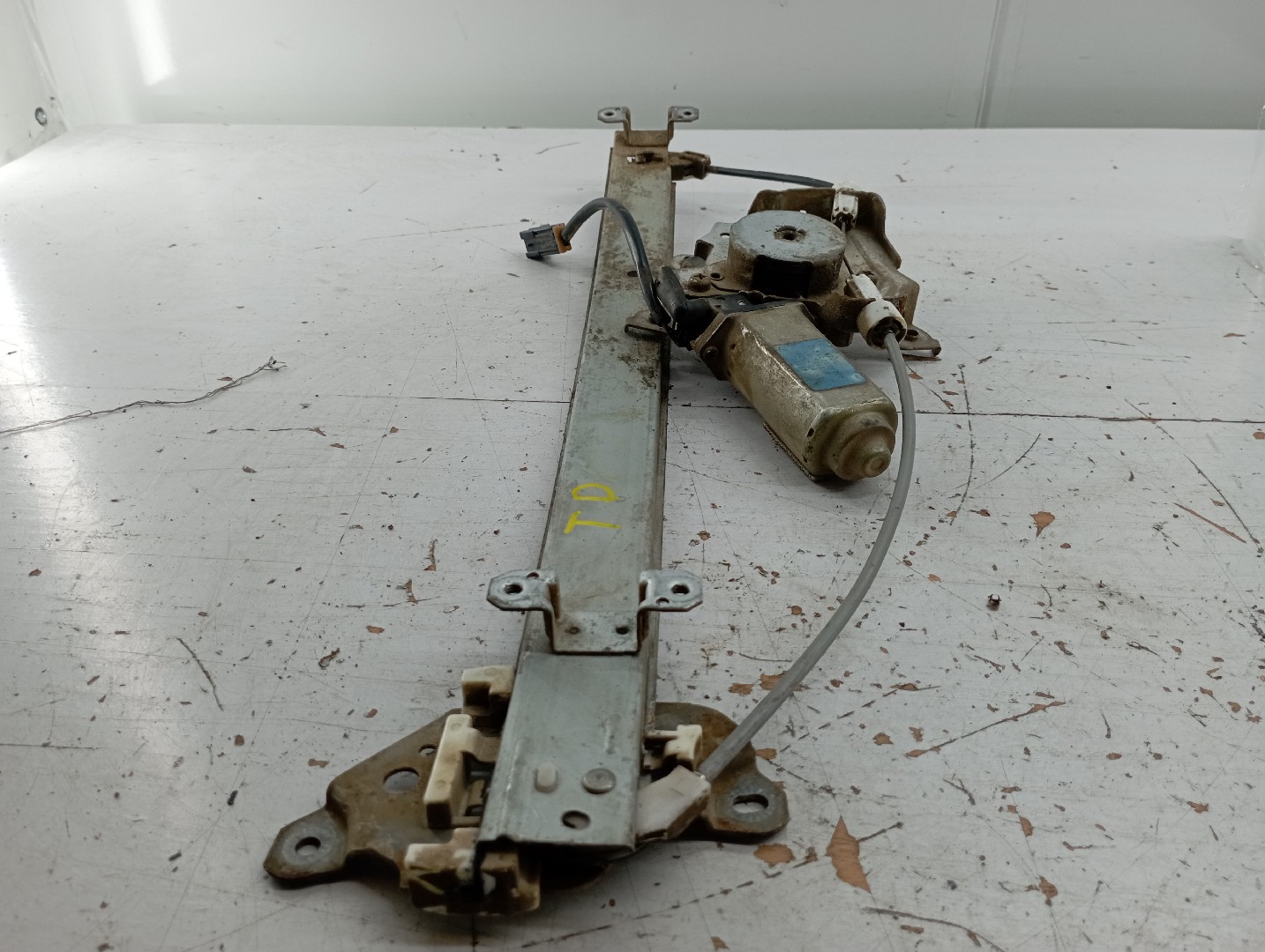 Motor e elevador de vidro trás direito NISSAN NAVARA (D21) | 85 - 08