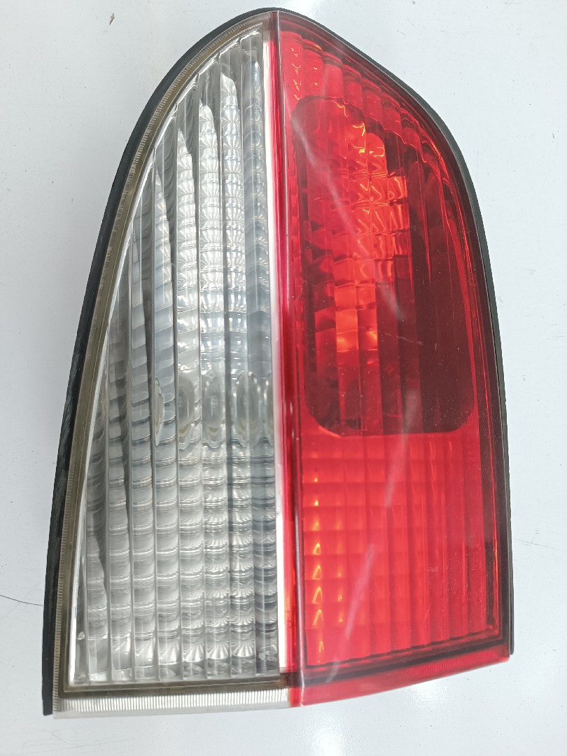 Farolim da Mala Esquerdo HYUNDAI H-1 / STAREX Veículo multiuso (A1) | 97 -  Imagem-1