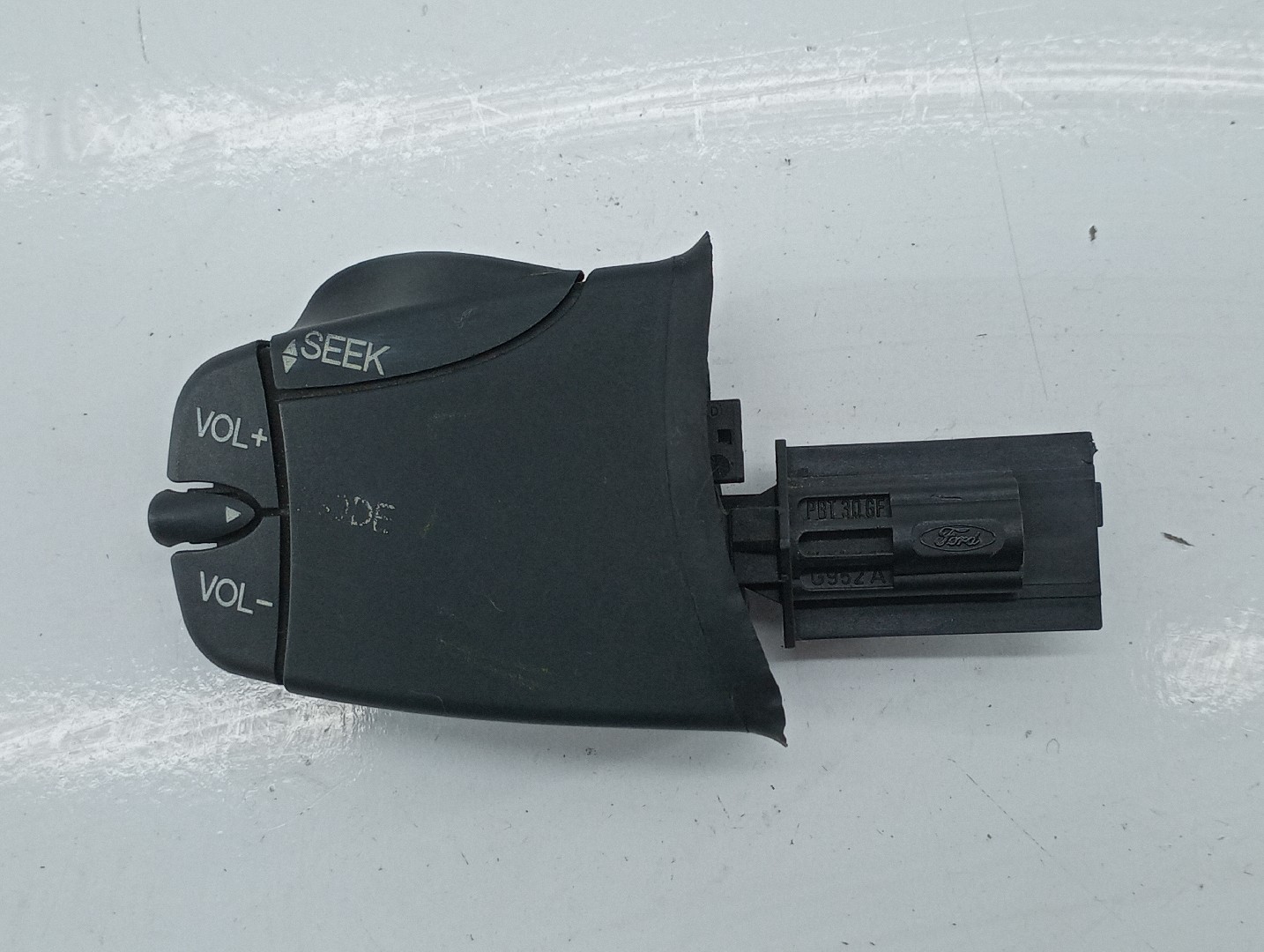 Comando de rádio FORD FOCUS (DAW, DBW) | 98 - 09