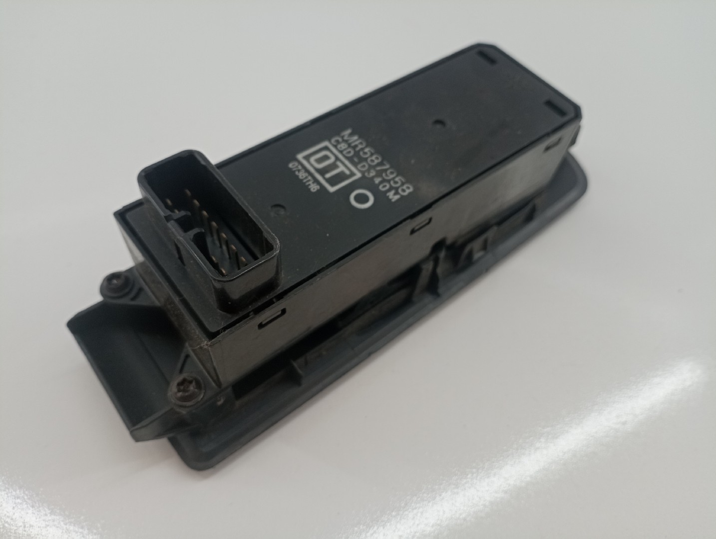 Comutador de vidro frente esquerdo MITSUBISHI COLT VI (Z3_A, Z2_A) | 02 - 12 Imagem-2