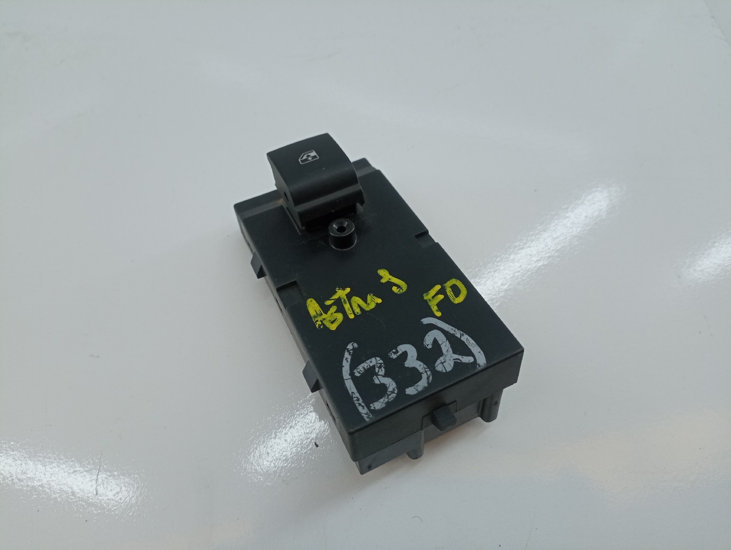 Interruptor Vidro Porta Frente Direito Passageiro OPEL ASTRA J (P10) | 09 - 15 Imagem-1