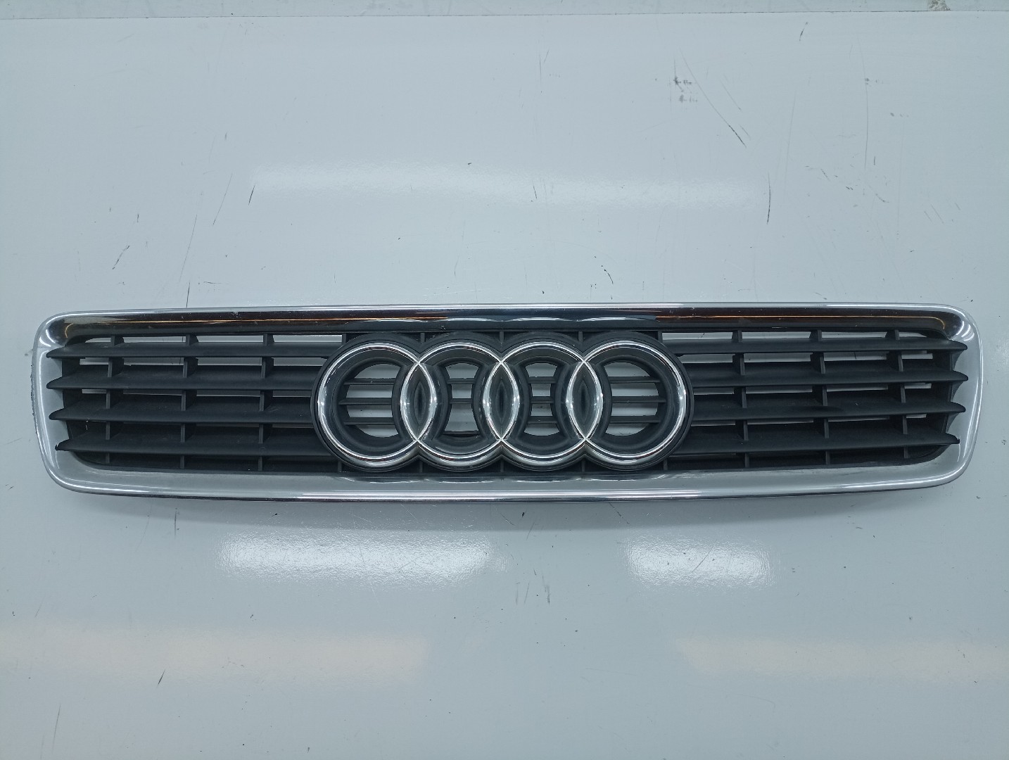 Grelha da Frente AUDI A4 (8D2, B5) | 94 - 01
