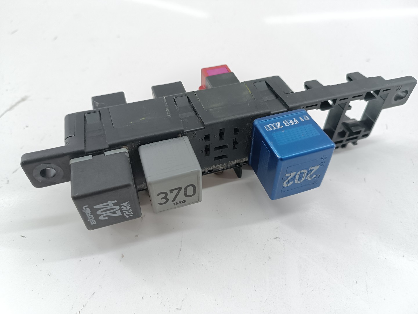 Caixa de fusíveis e relés VOLKSWAGEN PASSAT (3B3) | 00 - 05 Imagem-3