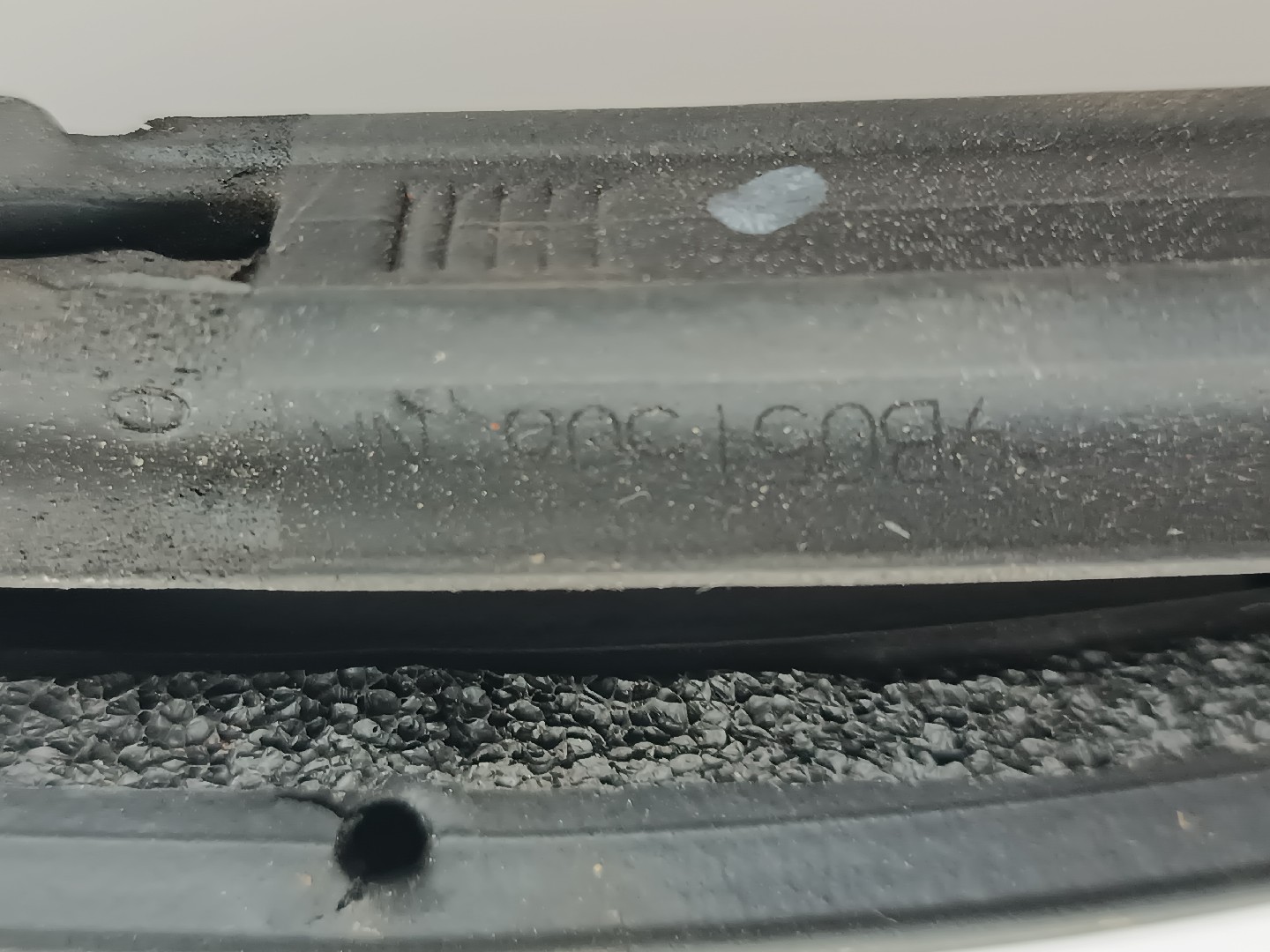 Borracha Da Porta Traseira Direita MAZDA 6 Hatchback (GG) | 02 - 08 Imagem-1