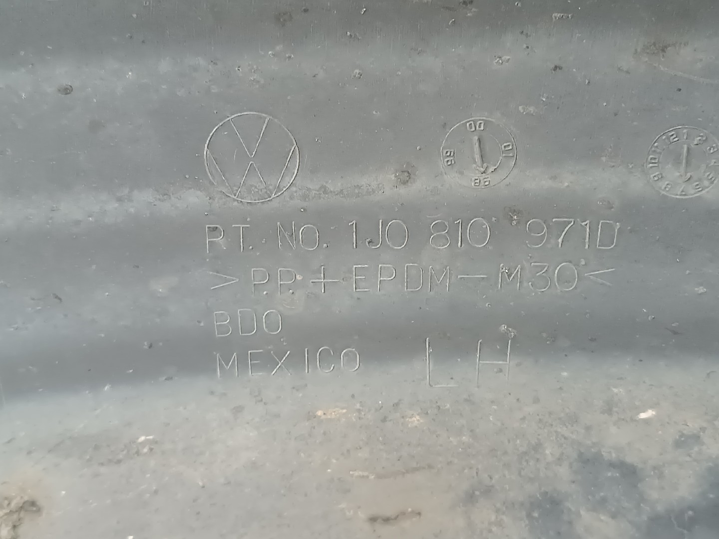 Cava de Roda Traseira Esquerda VOLKSWAGEN GOLF IV (1J1) | 97 - 07 Imagem-1