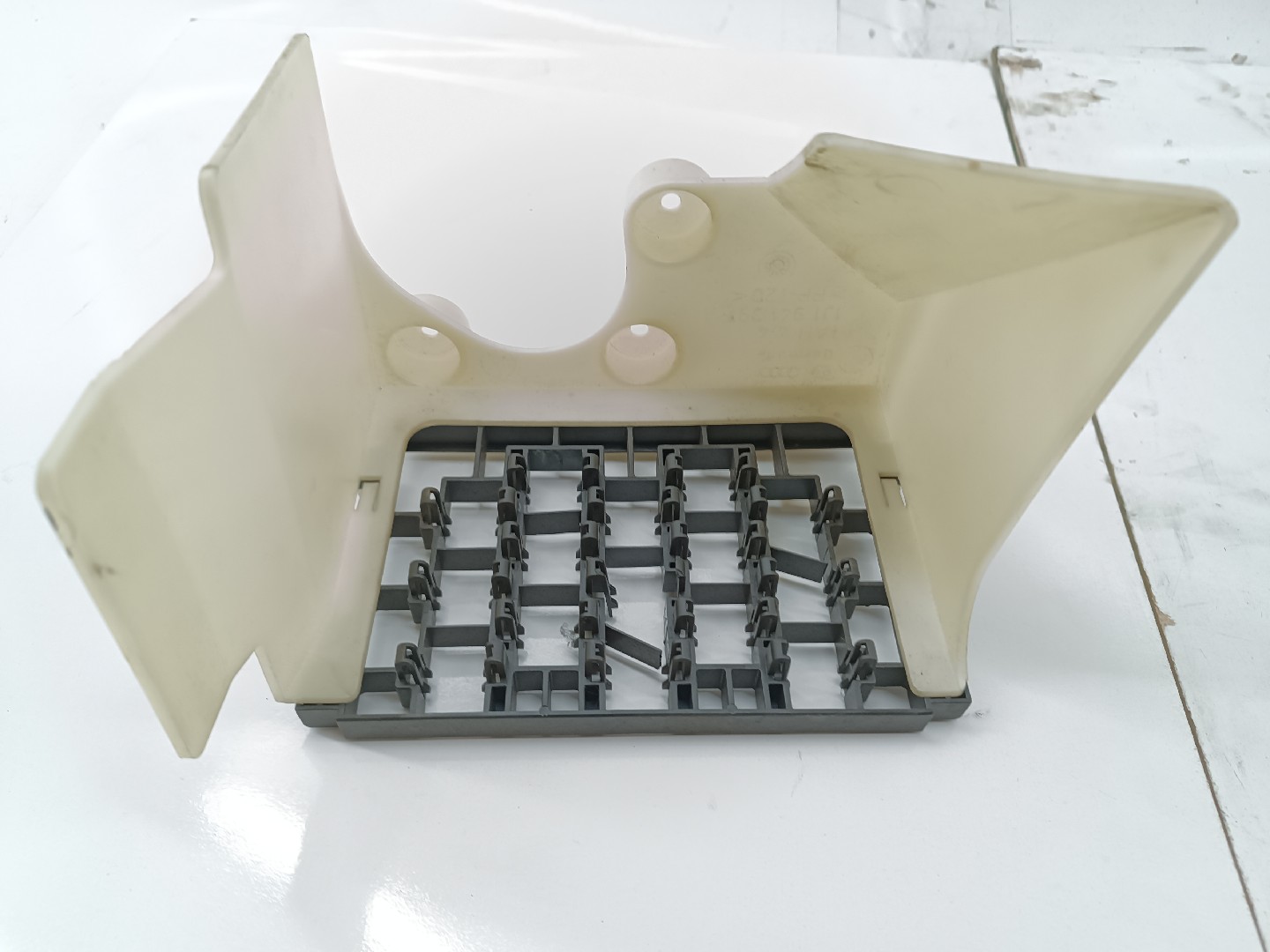 Placa de suporte de fusíveis VOLKSWAGEN GOLF IV (1J1) | 97 - 07 Imagem-1