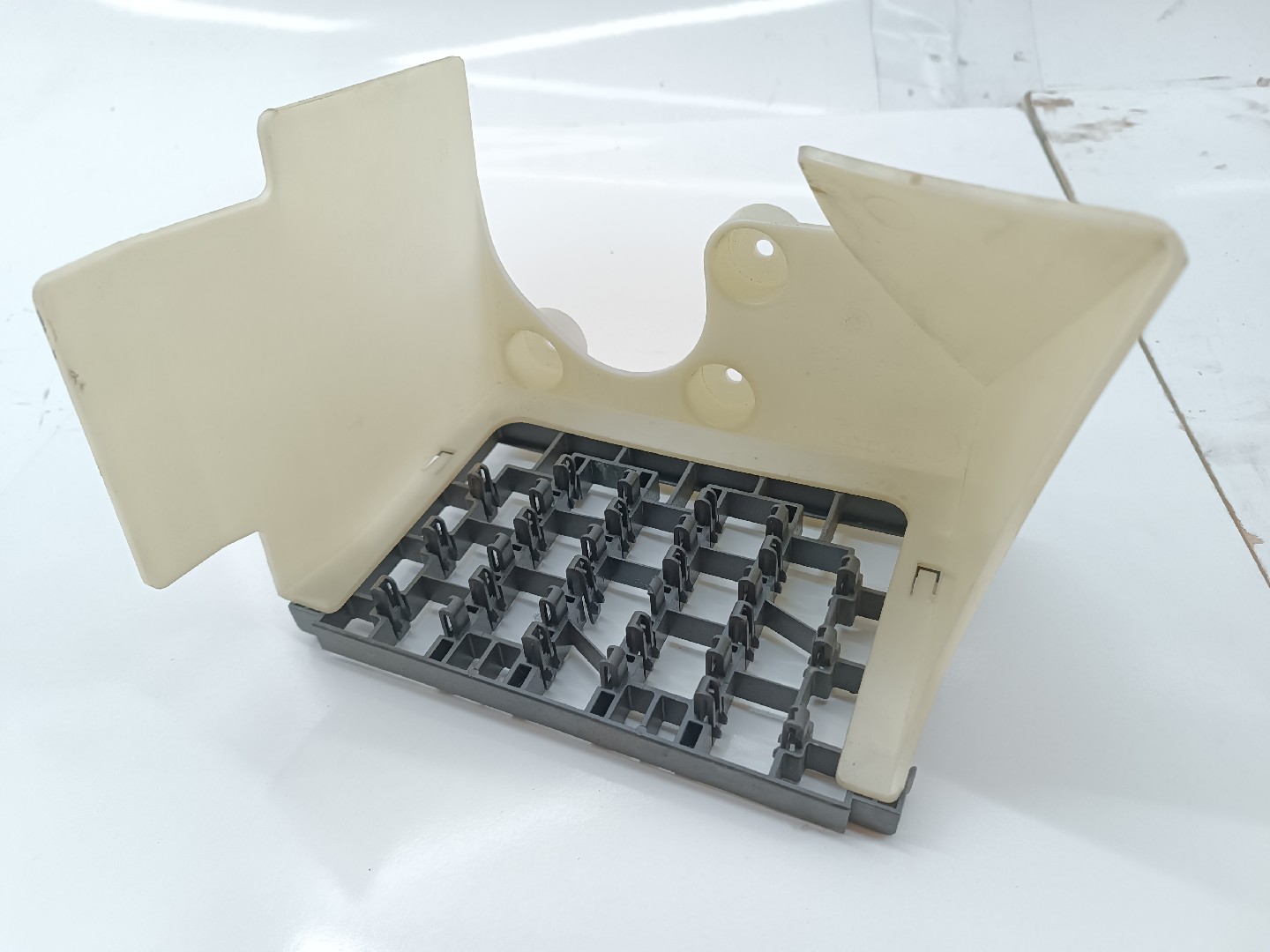 Placa de suporte de fusíveis VOLKSWAGEN GOLF IV (1J1) | 97 - 07 Imagem-3