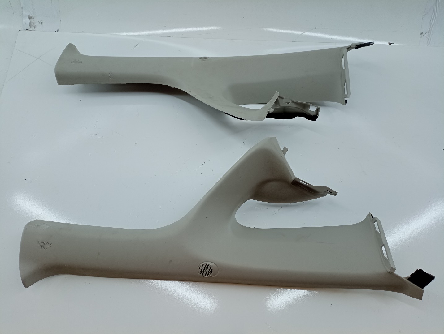 Moldura de pilar A NISSAN LEAF (ZE0) | 10 - 