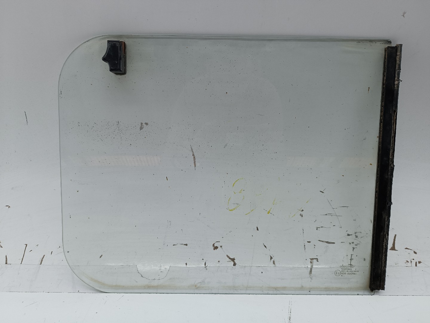 Vidro Painel Tras Esquerdo LAND ROVER 110/127 (LDH) | 83 - 90