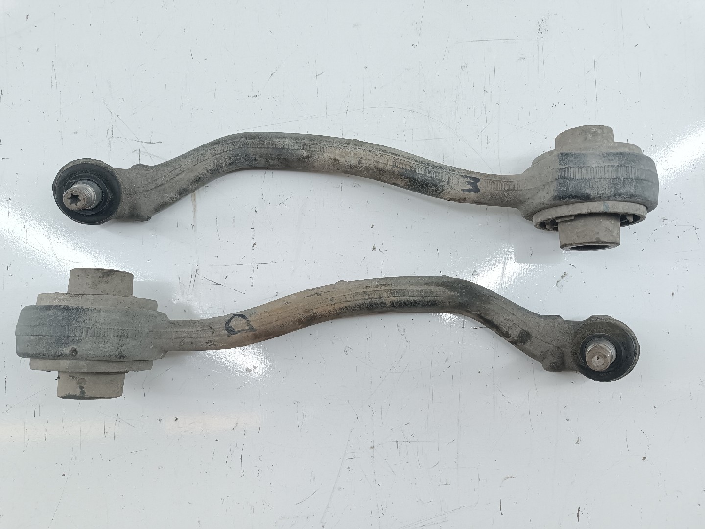 Braços de suspensão inferiores Esq./ Drt. MERCEDES-BENZ C-CLASS (W203) | 00 - 07