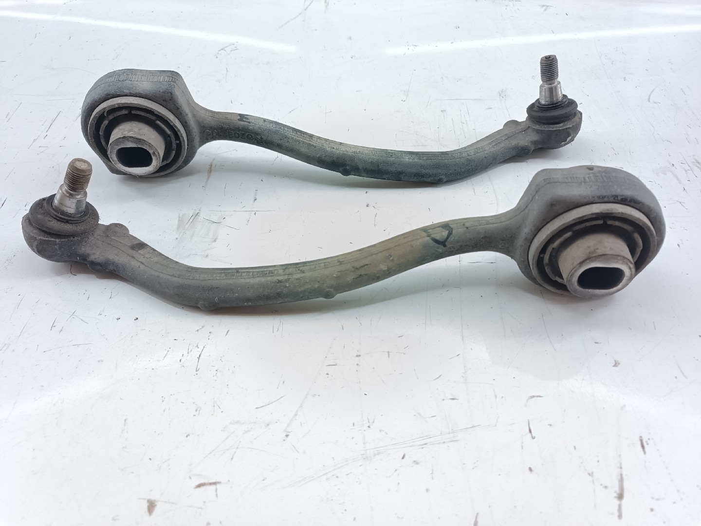 Braços de suspensão inferiores Esq./ Drt. MERCEDES-BENZ C-CLASS T-Model (S203) | 01 - 07 Imagem-2