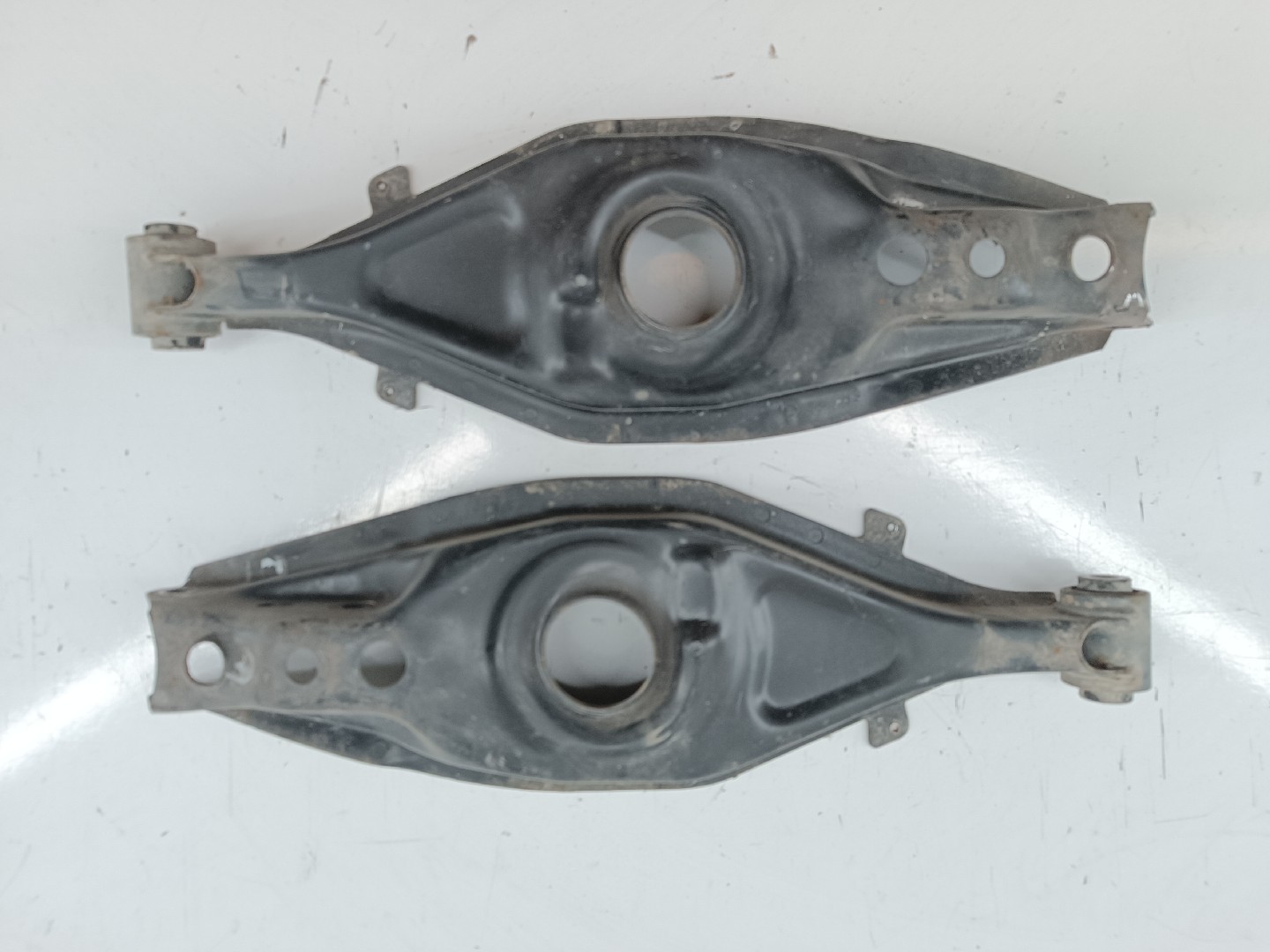 Braços de suspensão traseiros esquerdo / direito MERCEDES-BENZ C-CLASS T-Model (S203) | 01 - 07 Imagem-1