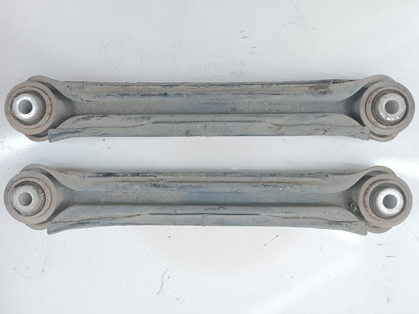 Braços de suspensão inferiores Esq./ Drt. MERCEDES-BENZ C-CLASS (W203) | 00 - 07