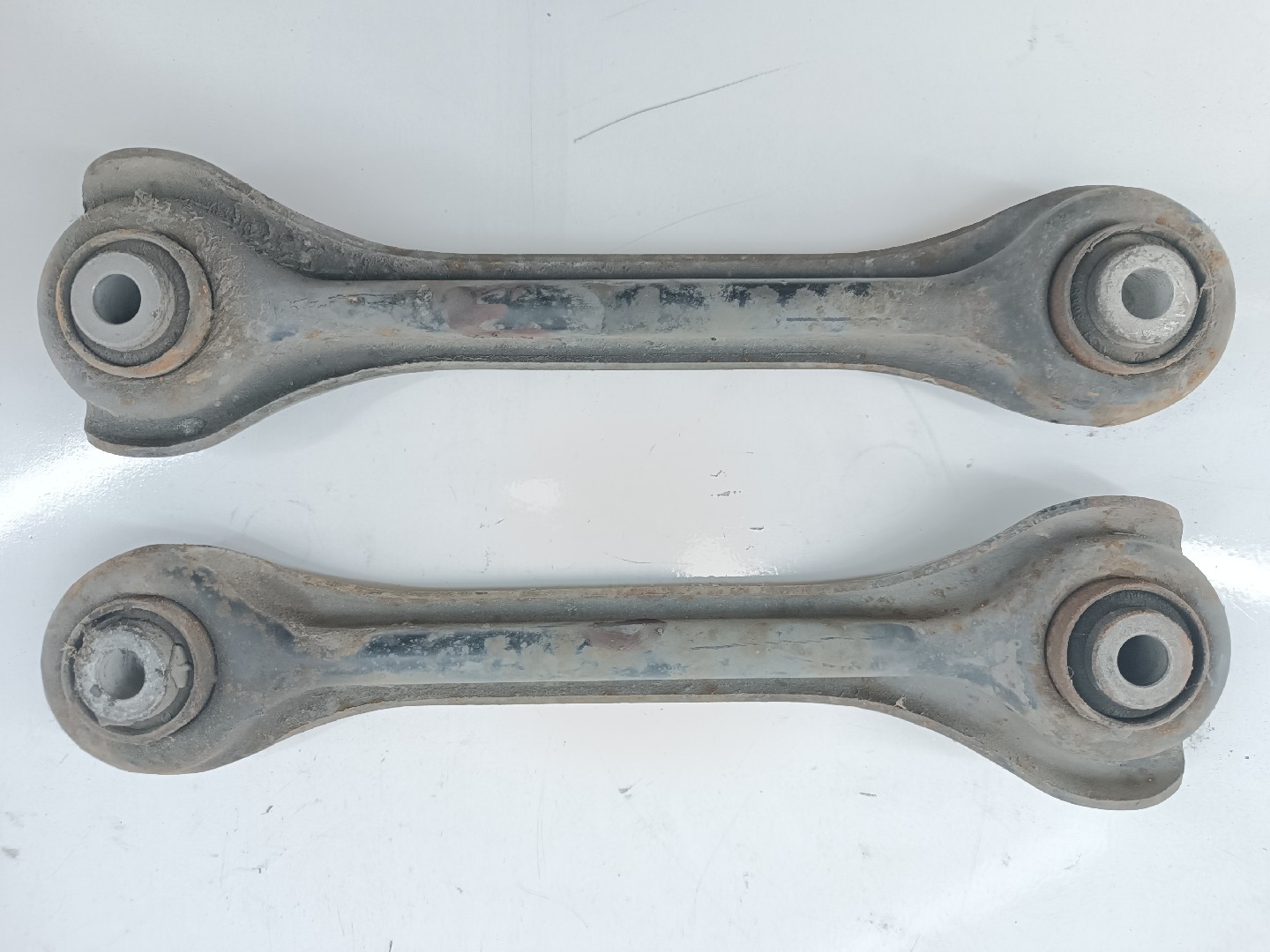 Braços de suspensão superiores esq./ drt. MERCEDES-BENZ 190 (W201) | 82 - 93 Imagem-1