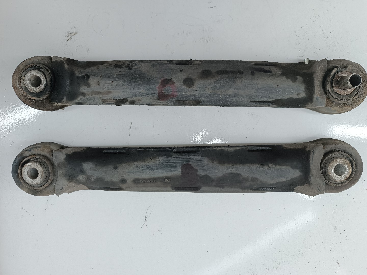 Braços de suspensão inferiores Esq./ Drt. MERCEDES-BENZ 190 (W201) | 82 - 93