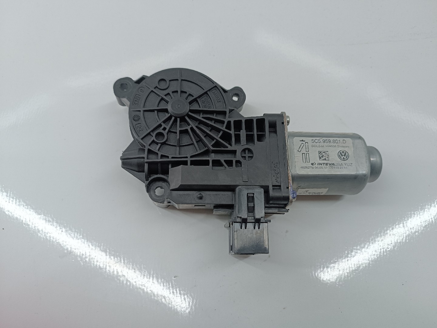 Motor de vidro frente esquerdo VOLKSWAGEN BEETLE Cabriolet (5C7, 5C8) | 11 - 19 Imagem-1