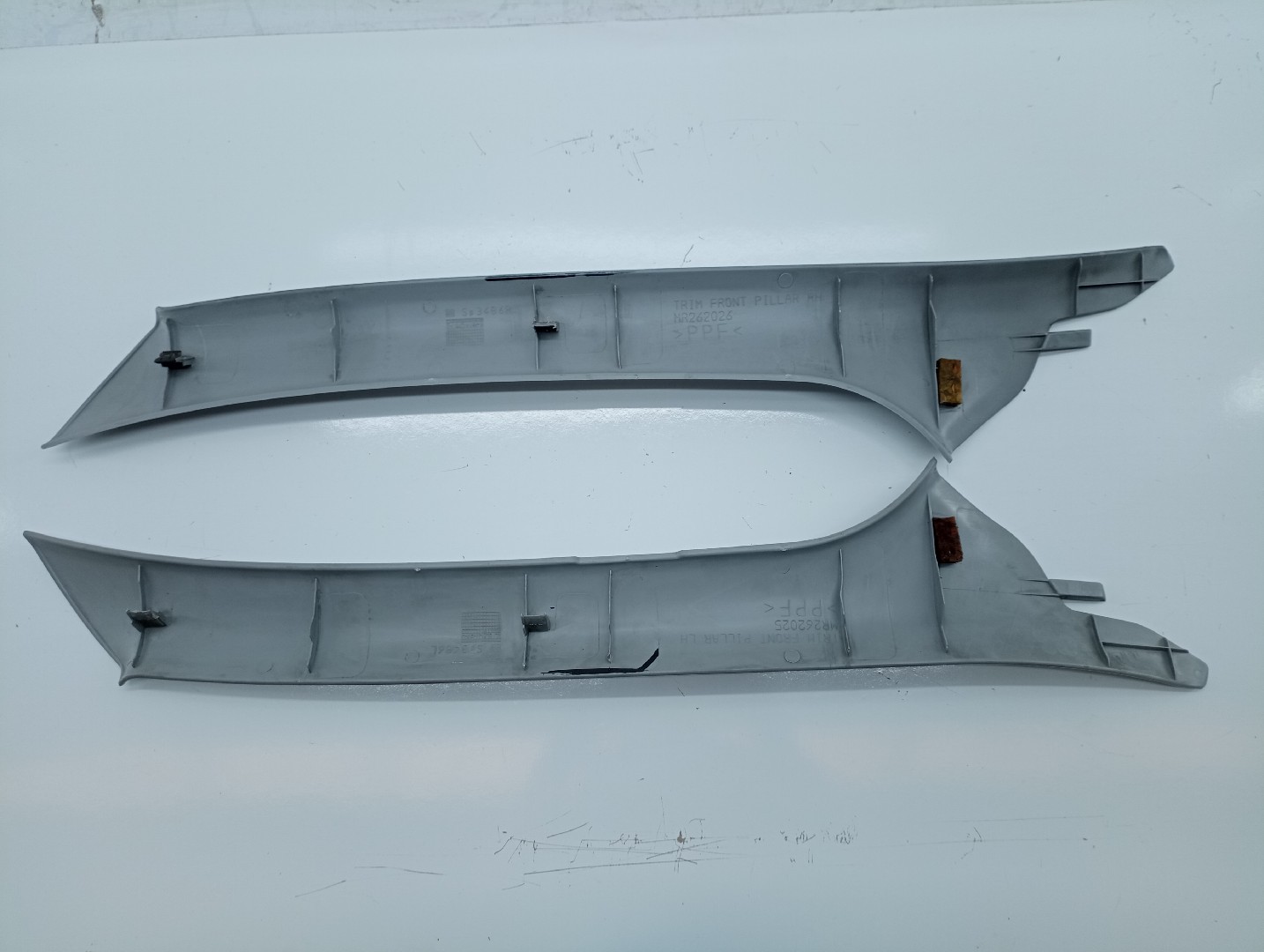 Moldura de pilar MITSUBISHI SPACE STAR Veículo multiuso (DG_A) | 98 - 04 Imagem-1