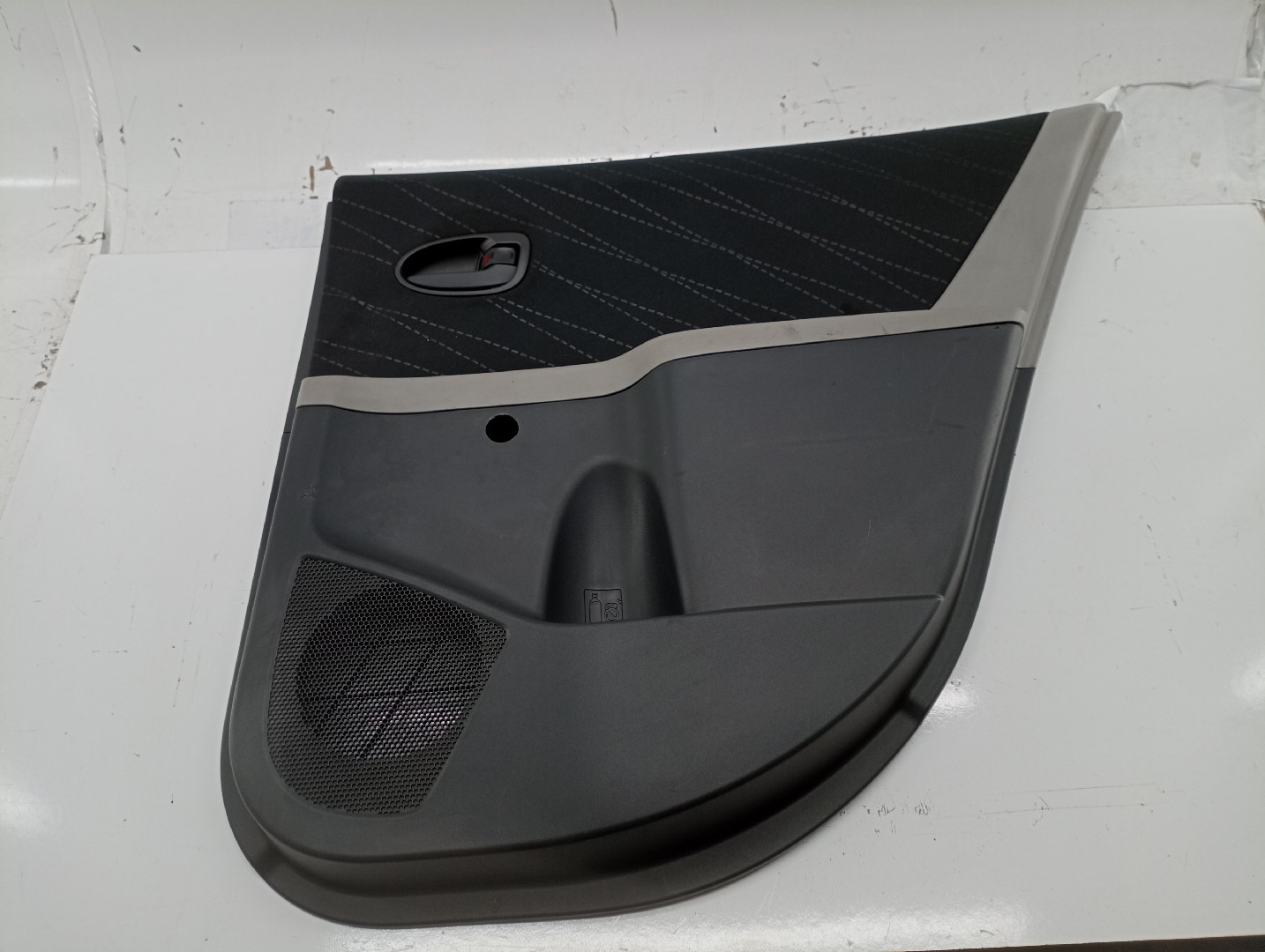 Quartela de porta trás direita TOYOTA YARIS (_P9_) | 05 - 14
