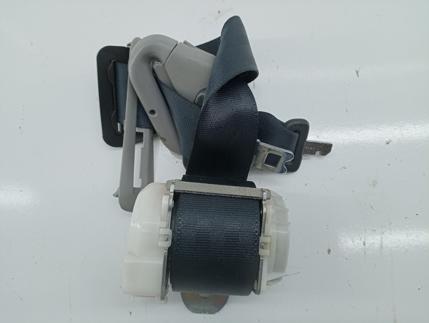 Cinto traseiro central TOYOTA YARIS (_P9_) | 05 - 14