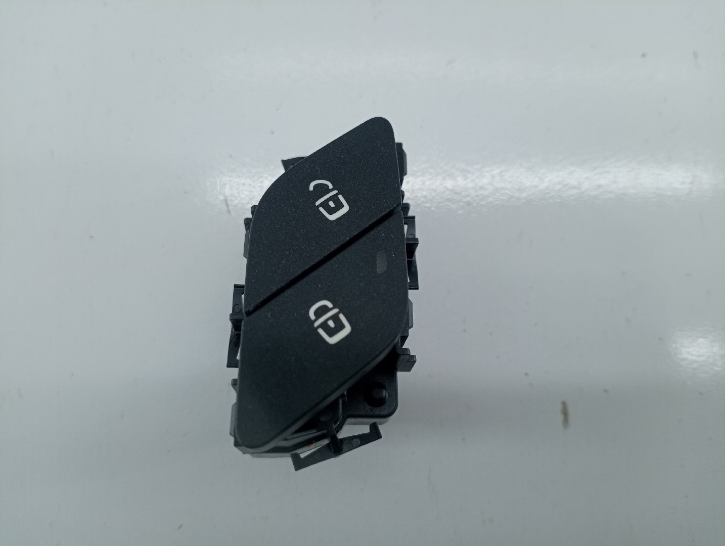 comutador de fecho central de portas MERCEDES-BENZ CLA Shooting Brake (X117) | 15 - 19