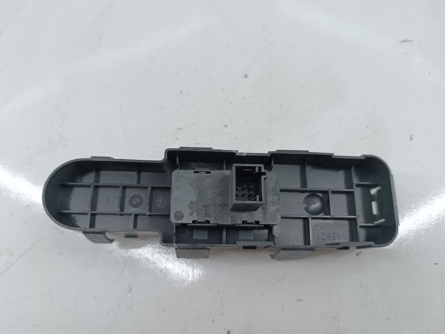 Comutador de vidro frente direito PEUGEOT 308 I (4A_, 4C_) | 07 - 16 Imagem-1