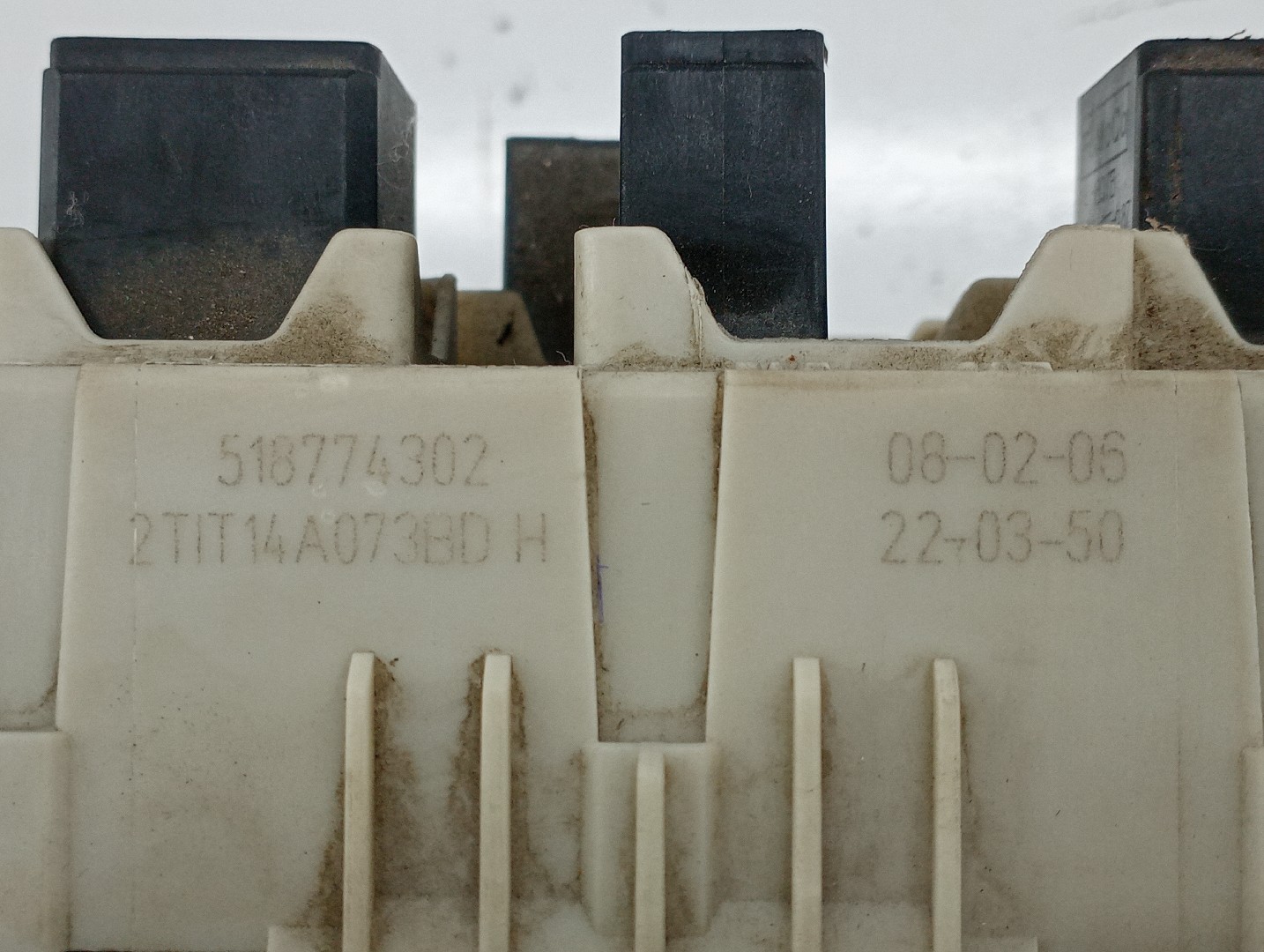 Caixa de fusíveis e relés FORD TRANSIT CONNECT (P65_, P70_, P80_) | 02 -  Imagem-2