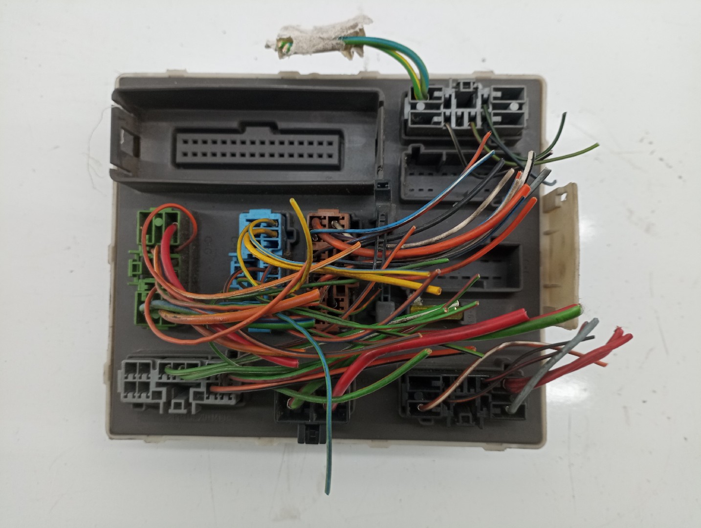 Caixa de fusíveis e relés FORD TRANSIT CONNECT (P65_, P70_, P80_) | 02 -  Imagem-1