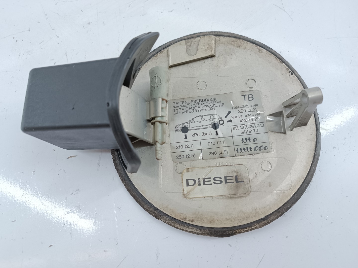 Tampa do deposito de combustível com tampão OPEL ASTRA H GTC (A04) | 05 - 10
