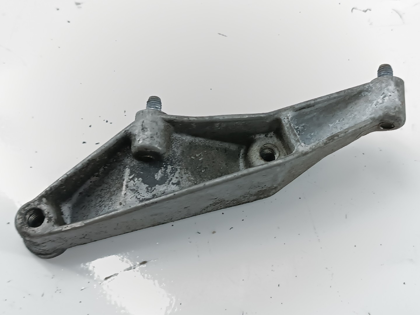 Apoio/Suporte da bomba direção MERCEDES-BENZ 190 (W201) | 82 - 93 Imagem-1