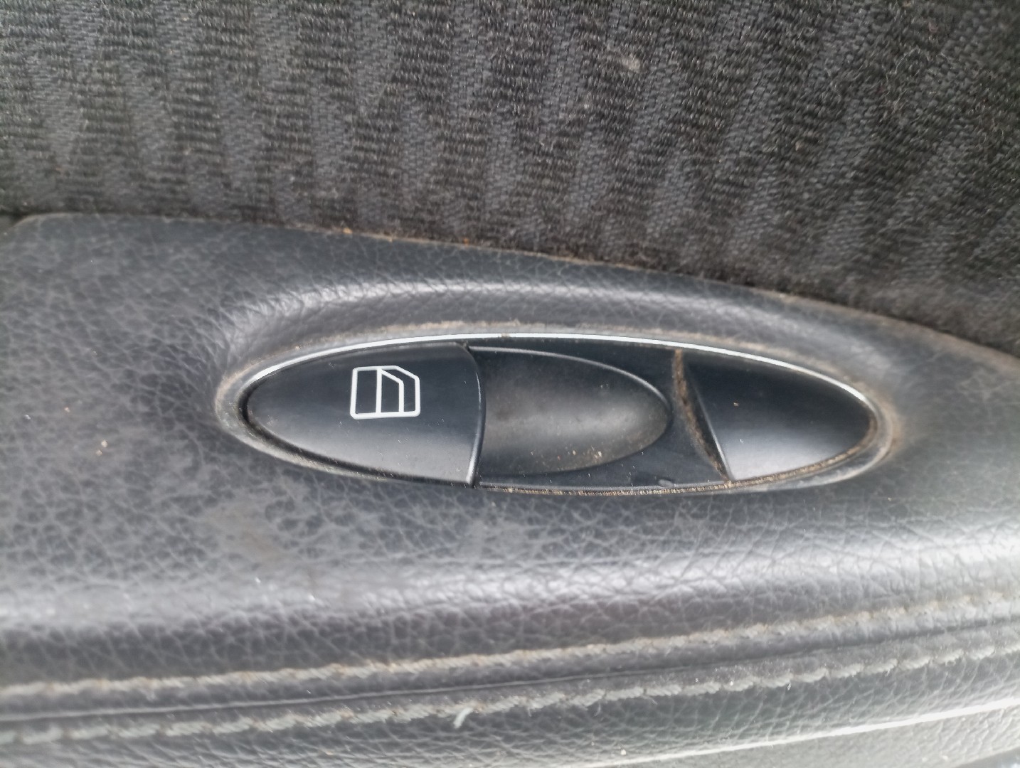 Quartela de porta trás esquerda MERCEDES-BENZ E-CLASS (W211) | 02 - 09 Imagem-4