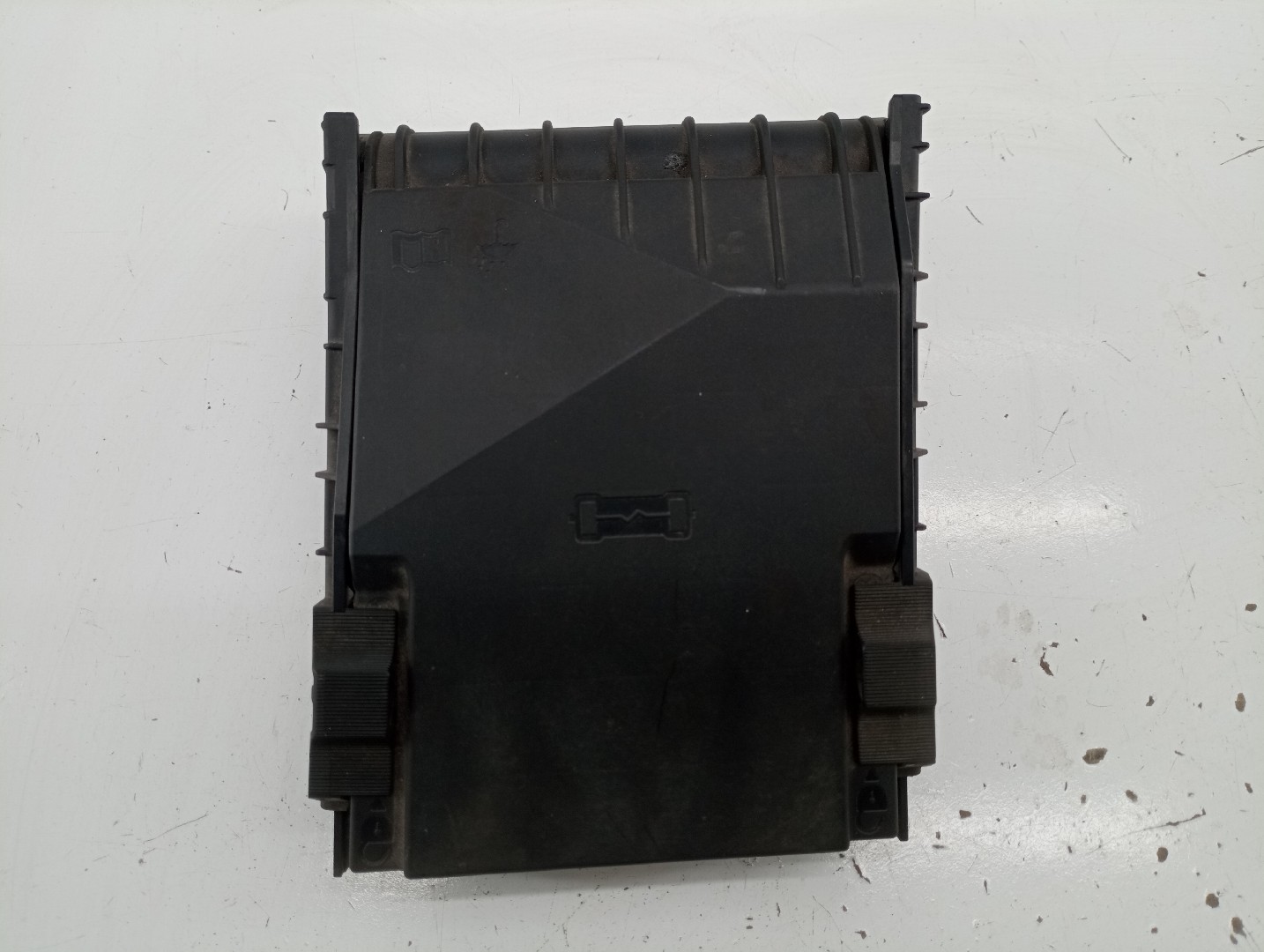 Tampa de caixa de fusiveis VOLKSWAGEN PASSAT (3C2) | 05 - 10