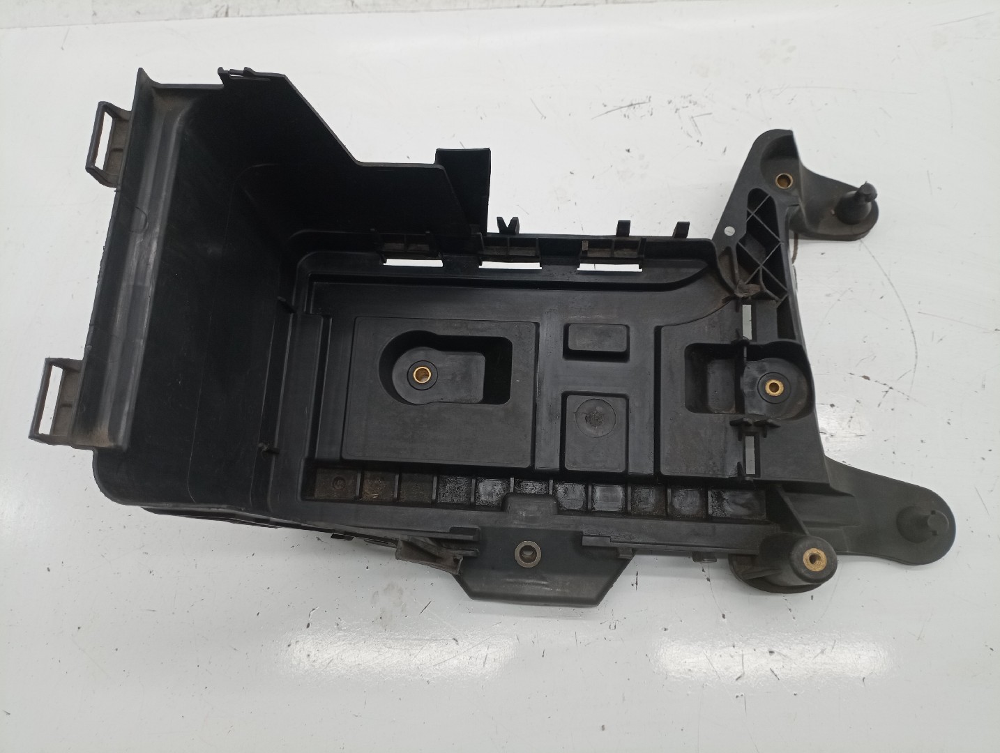 Caixa de suporte da bateria VOLKSWAGEN PASSAT (3C2) | 05 - 10