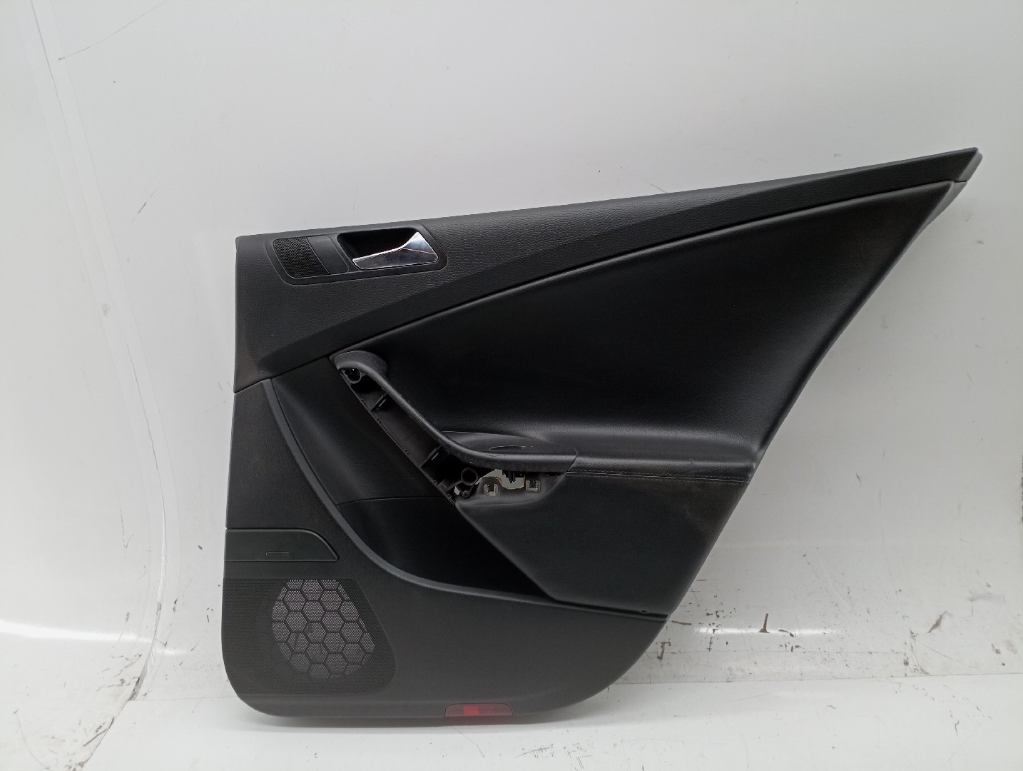 Quartela de porta trás direita VOLKSWAGEN PASSAT (3C2) | 05 - 10