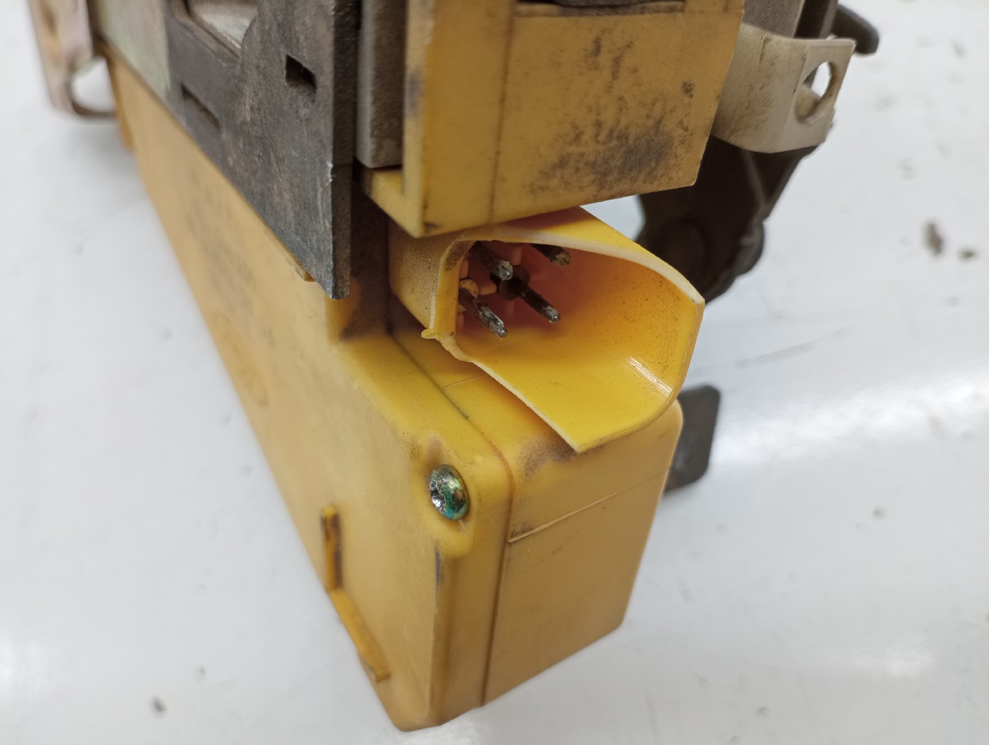 Fecho da Porta Frente Esquerdo FORD ESCORT 91 Express (AVF) | 90 - 94 Imagem-7