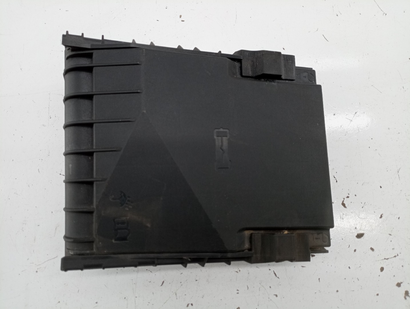 Tampa de caixa de fusiveis VOLKSWAGEN GOLF V (1K1) | 03 - 09